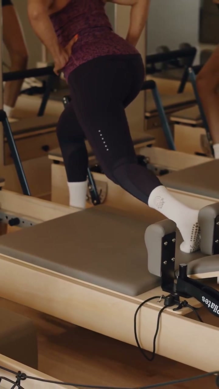 Exercice jambes et fessiers sur reformer